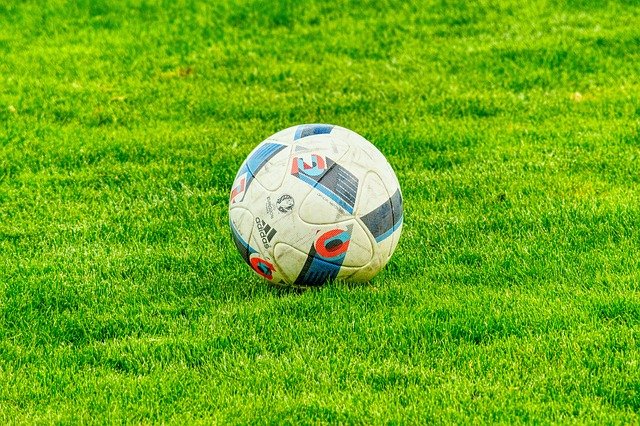 míč na fotbal